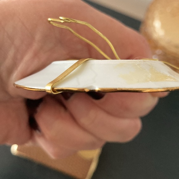 Classic Live Story Miniature on Stand - Picture 8 of 8